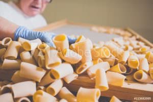 Immagini Stock - Processo Di Produzione Di Pasta Fresca. Macchina